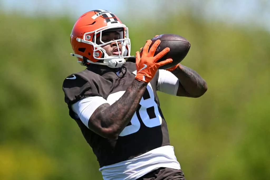 BEREA, OHIO - MAY 10: Harold Fannin Jr. #88 of the Cleveland Browns catches a pass during rookie minicamp at CrossCountry Mortgage Campus on May 10, 2025 in Berea, Ohio.