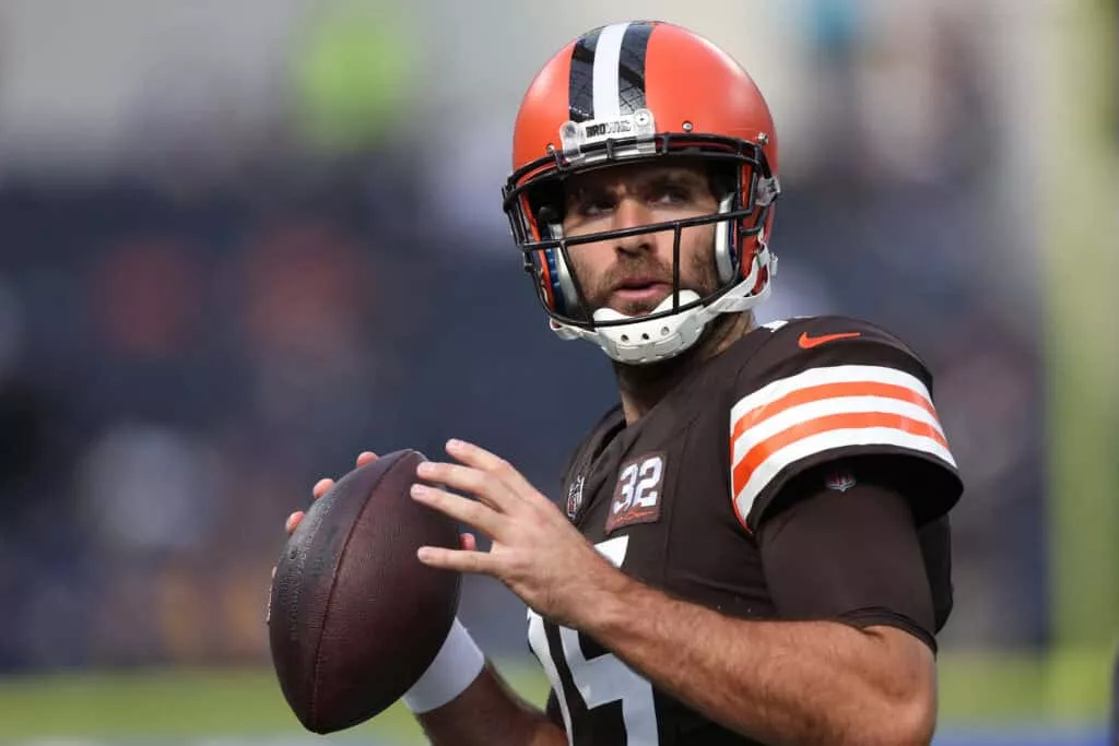 INGLEWOOD, CALIFORNIA - DECEMBER 03: Joe Flacco #15 of the Cleveland Browns warms up before the game Los Angeles Rams at SoFi Stadium on December 03, 2023 in Inglewood, California.