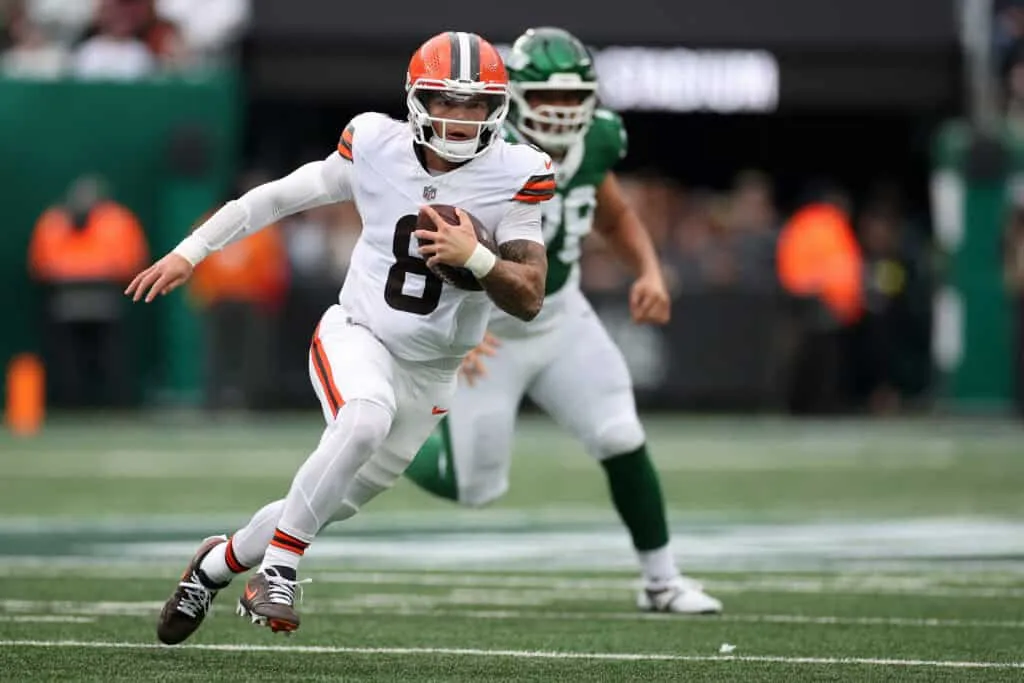 EAST RUTHERFORD, NEW JERSEY - NOVEMBER 09: Dillon Gabriel #8 of the Cleveland Browns carries the ball carries the ball against the New York Jets during the first half in the game at MetLife Stadium on November 09, 2025 in East Rutherford, New Jersey.