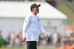BEREA, OHIO - JULY 26: Head coach Kevin Stefanski of the Cleveland Browns yells to his players during training camp at CrossCountry Mortgage Campus on July 26, 2025 in Berea, Ohio.