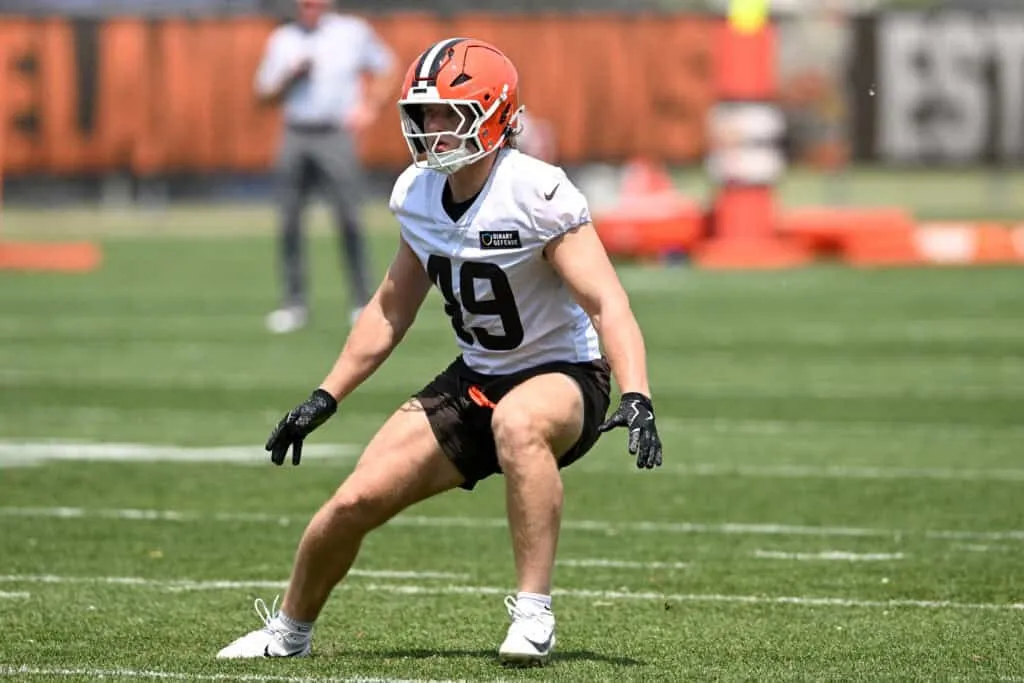 BEREA, OHIO - JUNE 04: Carson Schwesinger #49 of the Cleveland Browns runs a drill during Cleveland Browns OTA offseason workouts at CrossCountry Mortgage Campus on June 04, 2025 in Berea, Ohio.