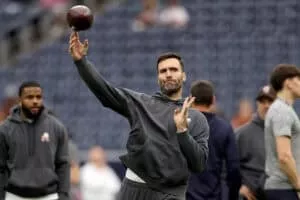 HOUSTON, TEXAS - JANUARY 13: Joe Flacco #15 of the Cleveland Browns warms up prior to the AFC Wild Card Playoffs against the Houston Texans at NRG Stadium on January 13, 2024 in Houston, Texas.