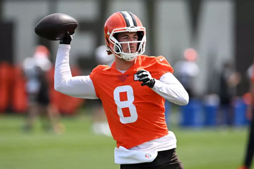 BEREA, OHIO - JUNE 04: Kenny Pickett #8 of the Cleveland Browns throws a pass during Cleveland Browns OTA offseason workouts at CrossCountry Mortgage Campus on June 04, 2025 in Berea, Ohio