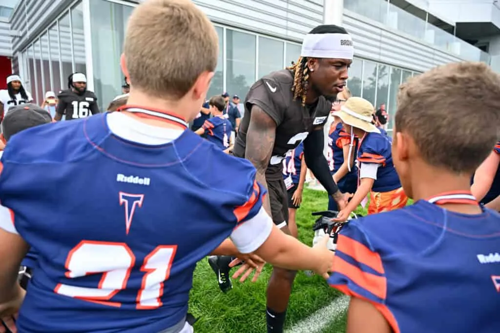 BEREA, OHIO - JULY 25: Wide receiver Jerry Jeudy #3 of the Cleveland Browns celebrates with fans during training camp at CrossCountry Mortgage Campus on July 25, 2025 in Berea, Ohio.