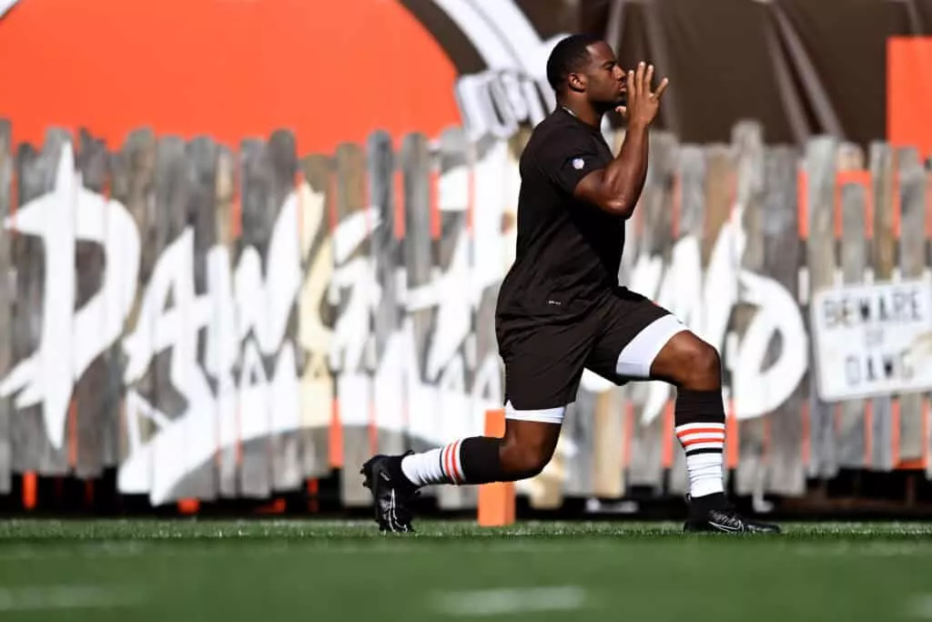 CLEVELAND, OHIO - SEPTEMBER 18: Nick Chubb #24 of the Cleveland Browns warms up before the game against the New York Jets at FirstEnergy Stadium on September 18, 2022 in Cleveland, Ohio.