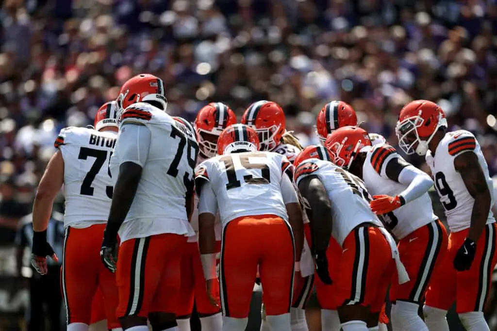 BALTIMORE, MARYLAND - SEPTEMBER 14: Members of the Cleveland Browns offense huddle against the Baltimore Ravens at M&T Bank Stadium on September 14, 2025 in Baltimore, Maryland.