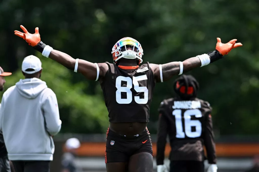 BEREA, OHIO - JUNE 10: David Njoku #85 of the Cleveland Browns celebrates during Cleveland Browns mandatory minicamp at CrossCountry Mortgage Campus on June 10, 2025 in Berea, Ohio.