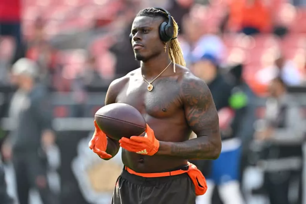 CLEVELAND, OHIO - NOVEMBER 05: David Njoku #85 of the Cleveland Browns looks on before the game against the Arizona Cardinals at Cleveland Browns Stadium on November 05, 2023 in Cleveland, Ohio.