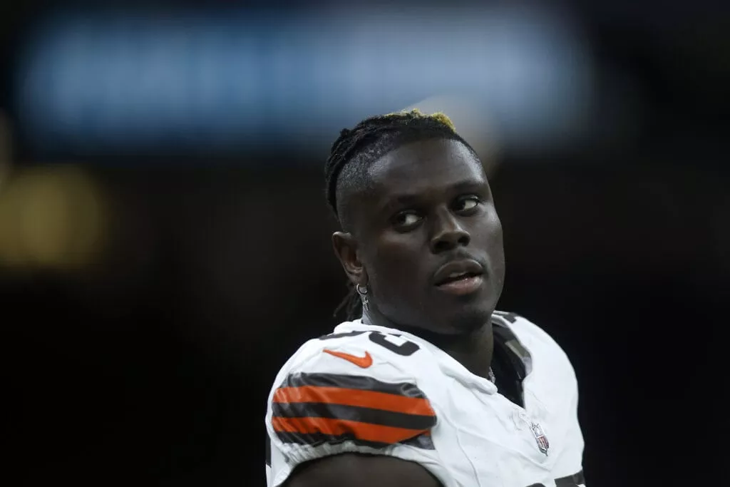 NEW ORLEANS, LOUISIANA - NOVEMBER 17: David Njoku #85 of the Cleveland Browns looks on during the game against the New Orleans Saints at Caesars Superdome on November 17, 2024 in New Orleans, Louisiana.