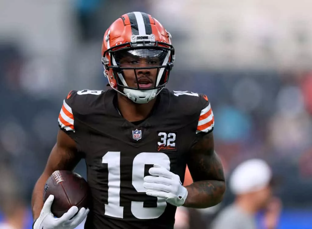 INGLEWOOD, CALIFORNIA - DECEMBER 03: Cedric Tillman #19 of the Cleveland Browns during warm up before the game against the Los Angeles Rams at SoFi Stadium on December 03, 2023 in Inglewood, California.