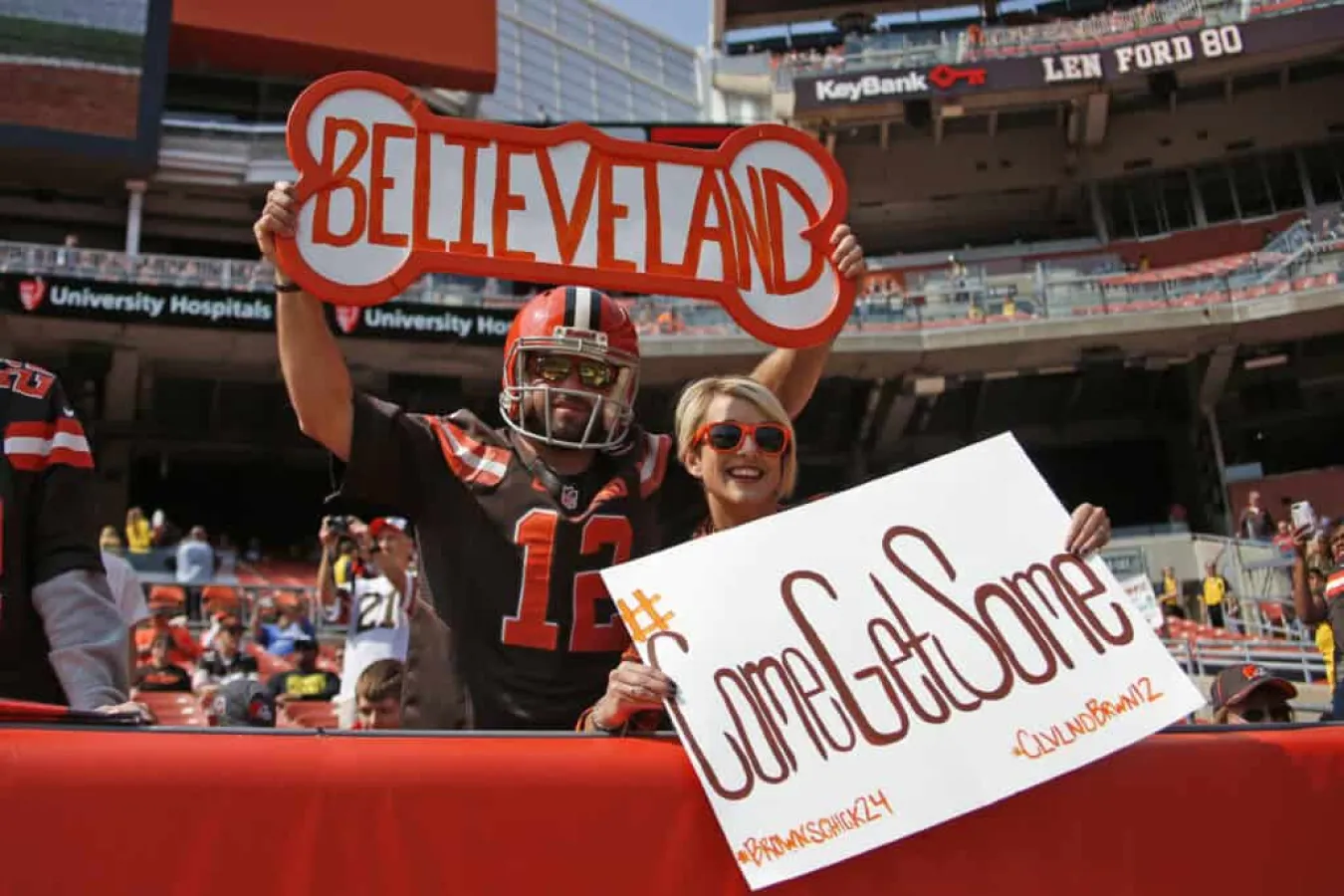 CLEVELAND, OH - SEPTEMBER 10: Cleveland Browns fans cheer against the Pittsburgh Steelers at FirstEnergy Stadium on September 10, 2017 in Cleveland, Ohio.