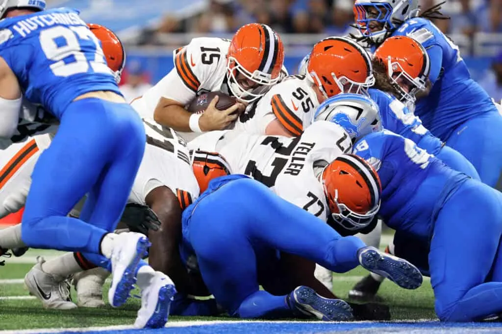 DETROIT, MICHIGAN - SEPTEMBER 28: Joe Flacco #15 of the Cleveland Browns runs the ball during the first quarter against the Detroit Lions at Ford Field on September 28, 2025 in Detroit, Michigan.