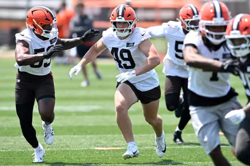 BEREA, OHIO - JUNE 11: Carson Schwesinger #49 of the Cleveland Browns runs a drill during Cleveland Browns mandatory minicamp at CrossCountry Mortgage Campus on June 11, 2025 in Berea, Ohio.