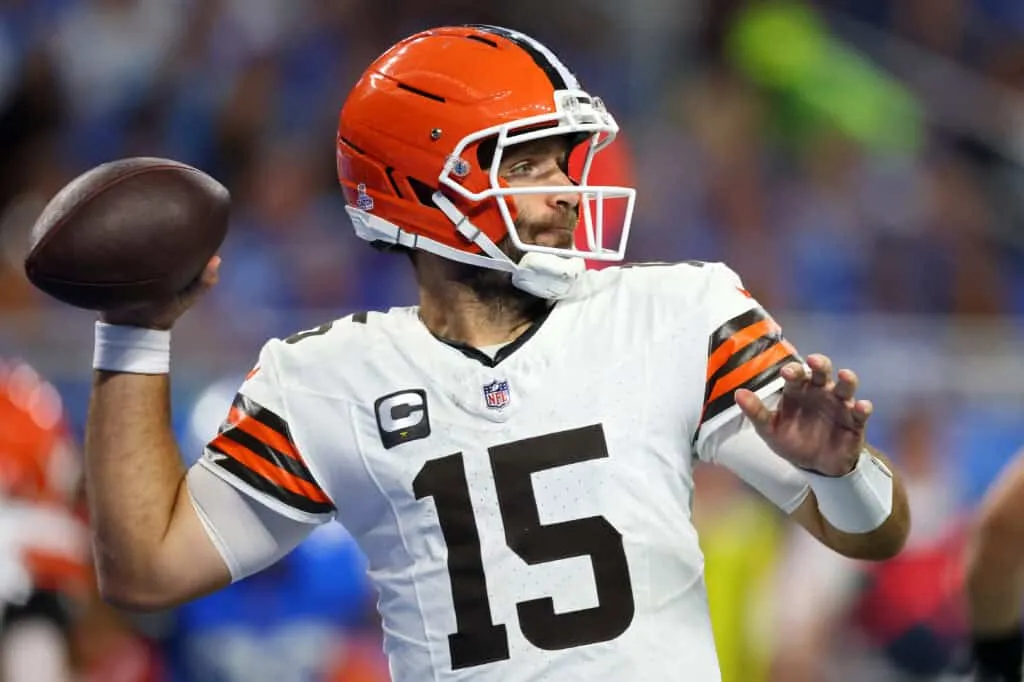 DETROIT, MICHIGAN - SEPTEMBER 28: Joe Flacco #15 of the Cleveland Browns throws a pass during the second quarter against the Detroit Lions at Ford Field on September 28, 2025 in Detroit, Michigan.