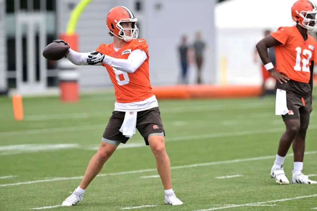 BEREA, OHIO - JULY 25: Quarterback Kenny Pickett #8 of the Cleveland Browns passes during training camp at CrossCountry Mortgage Campus on July 25, 2025 in Berea, Ohio.