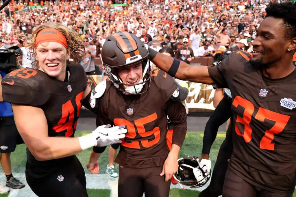 CLEVELAND, OHIO - SEPTEMBER 21: Andre Szmyt #25 of the Cleveland Browns celebrates with teammates after kicking the game winning field goal against the Green Bay Packers during the fourth quarter at Huntington Bank Field on September 21, 2025 in Cleveland, Ohio.