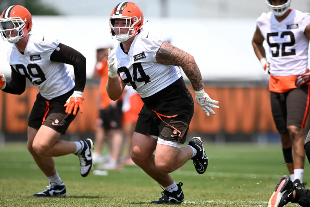 BEREA, OHIO - JUNE 04: Mason Graham #94 of the Cleveland Browns runs a drill during Cleveland Browns OTA offseason workouts at CrossCountry Mortgage Campus on June 04, 2025 in Berea, Ohio.
