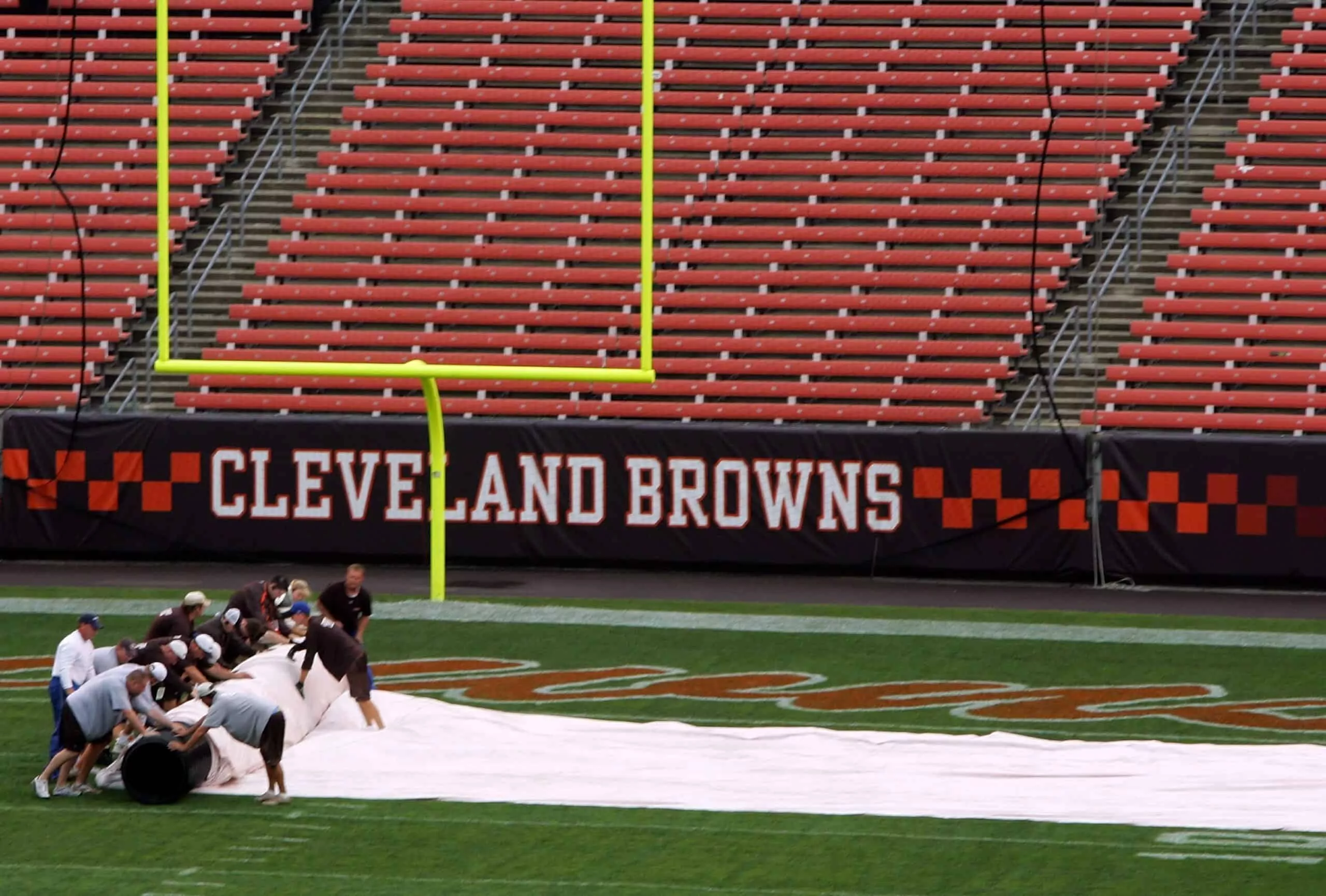 Insider predicts when browns will decide on starting qb