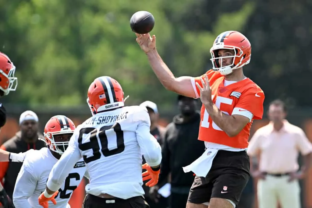BEREA, OHIO - JUNE 11: Joe Flacco #15 of the Cleveland Browns throws a pass during Cleveland Browns mandatory minicamp at CrossCountry Mortgage Campus on June 11, 2025 in Berea, Ohio.