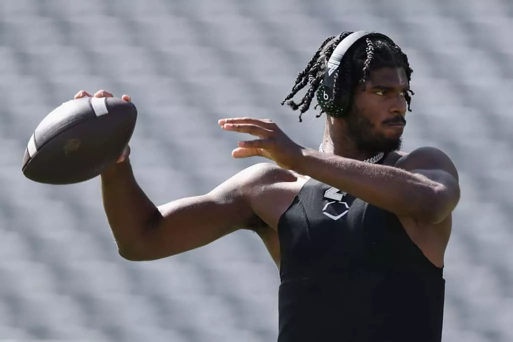 TEMPE, ARIZONA - OCTOBER 07: Quarterback Shedeur Sanders #2 of the Colorado Buffaloes warms up before the NCAAF game against the Arizona State Sun Devils at Mountain America Stadium on October 07, 2023 in Tempe, Arizona.