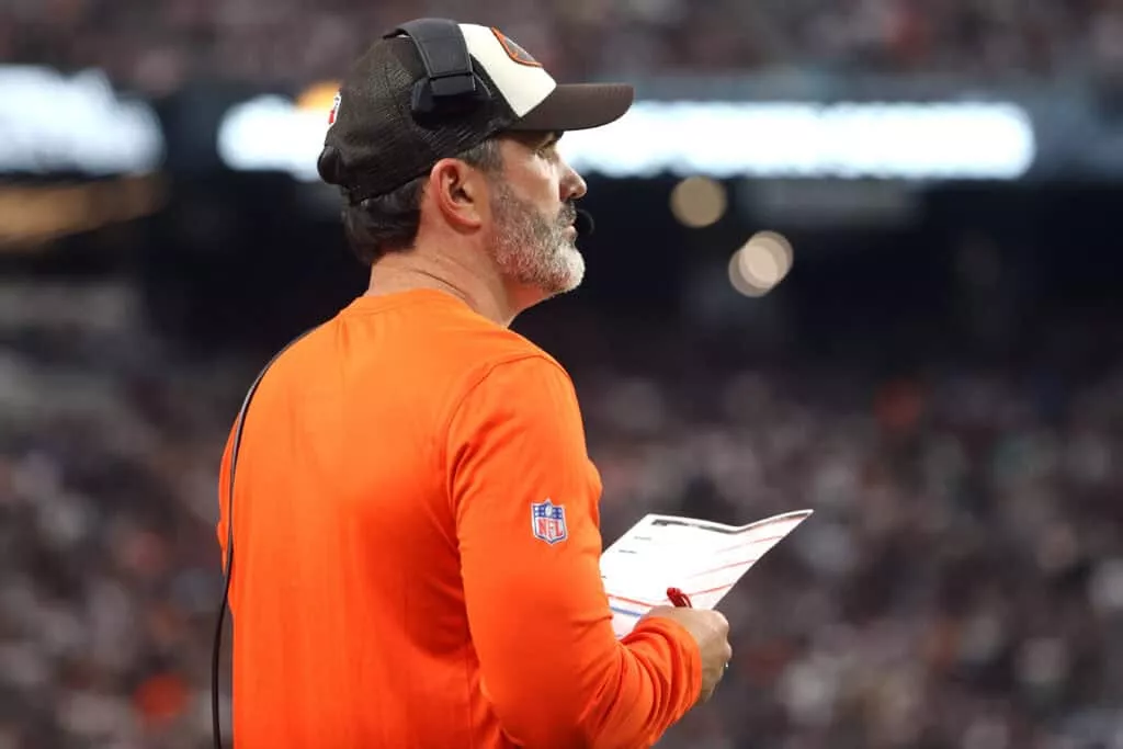 LAS VEGAS, NEVADA - SEPTEMBER 29: Head coach Kevin Stefanski of the Cleveland Browns looks on in the fourth quarter against the Las Vegas Raiders at Allegiant Stadium on September 29, 2024 in Las Vegas, Nevada.
