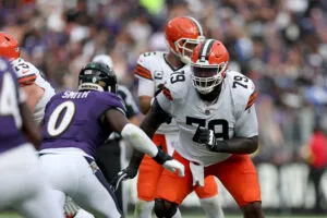 BALTIMORE, MARYLAND - SEPTEMBER 14: Offensive tackle Dawand Jones #79 of the Cleveland Browns blocks linebacker Roquan Smith #0 of the Baltimore Ravens at M&T Bank Stadium on September 14, 2025 in Baltimore, Maryland.