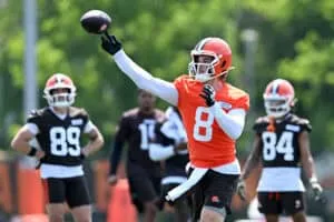 BEREA, OHIO - JUNE 11: Kenny Pickett #8 of the Cleveland Browns throws a pass during Cleveland Browns mandatory minicamp at CrossCountry Mortgage Campus on June 11, 2025 in Berea, Ohio.