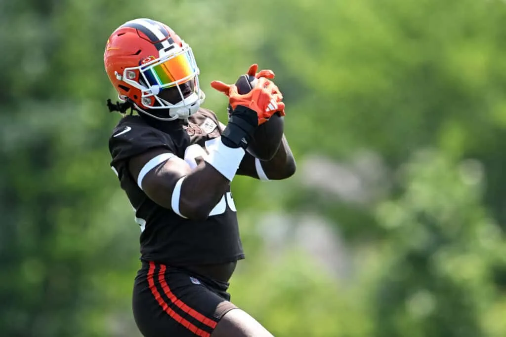 BEREA, OHIO - JUNE 11: David Njoku #85 of the Cleveland Browns catches a pass during Cleveland Browns mandatory minicamp at CrossCountry Mortgage Campus on June 11, 2025 in Berea, Ohio.
