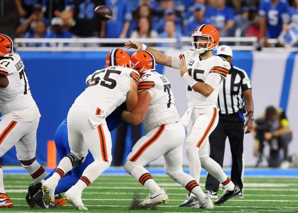 DETROIT, MICHIGAN - SEPTEMBER 28: Joe Flacco #15 of the Cleveland Browns throws a pass against the Detroit Lions during the first quarter at Ford Field on September 28, 2025 in Detroit, Michigan.