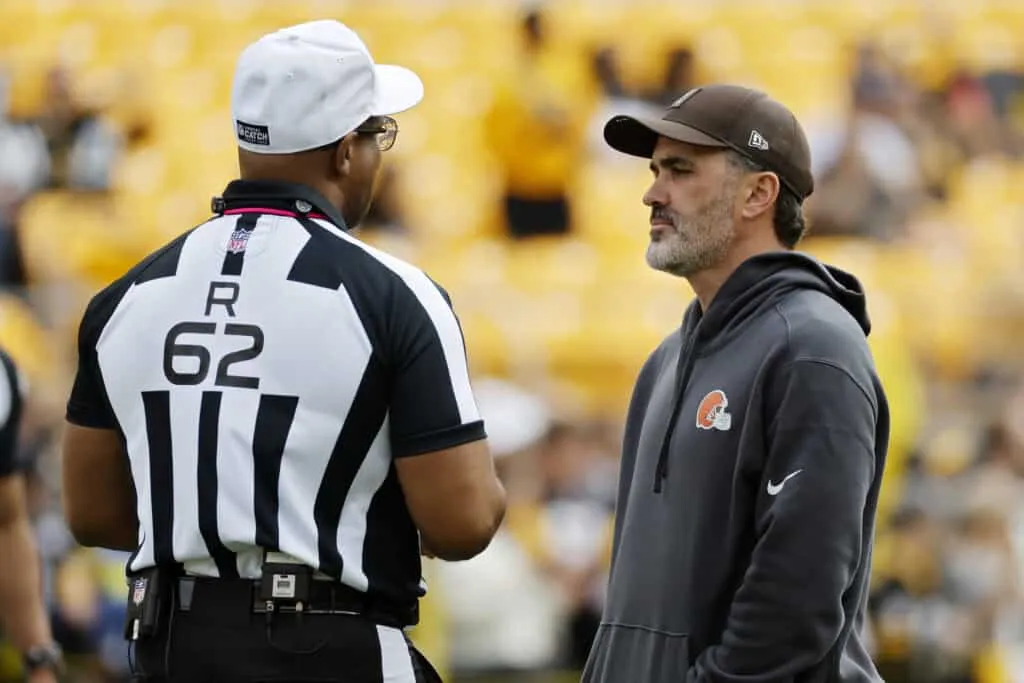 PITTSBURGH, PENNSYLVANIA - OCTOBER 12: Head coach Kevin Stefanski of the Cleveland Browns talks with referee Ron Torbert #62 before the game against the Pittsburgh Steelers at Acrisure Stadium on October 12, 2025 in Pittsburgh, Pennsylvania.