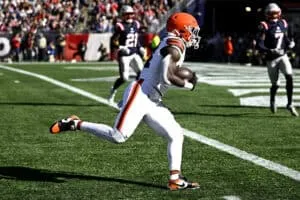 FOXBOROUGH, MASSACHUSETTS - OCTOBER 26: Harold Fannin Jr. #44 of the Cleveland Browns carries the ball for a touchdown against the New England Patriots during the first quarter in the game at Gillette Stadium on October 26, 2025 in Foxborough, Massachusetts.