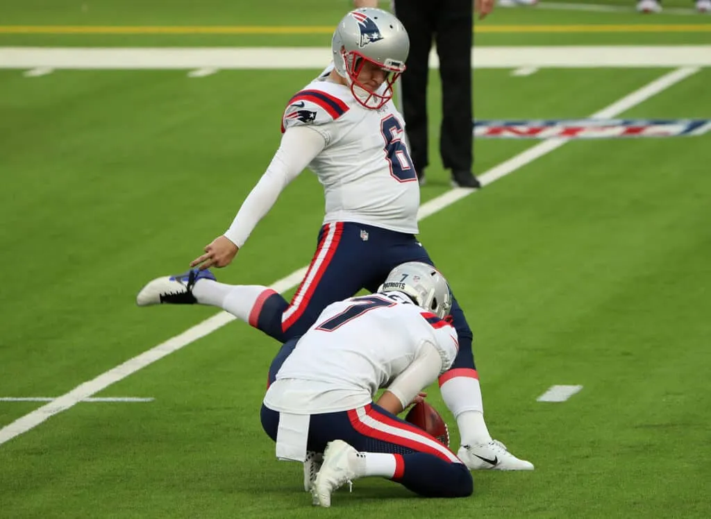 Should The Browns Sign Kicker Nick Folk?