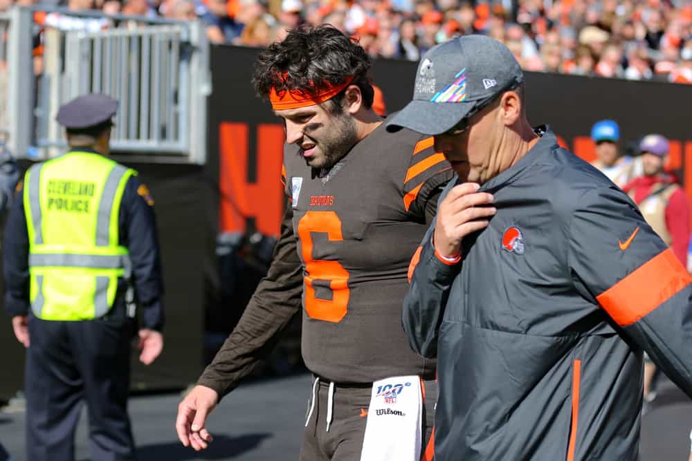 Baker Mayfield Leaves Field