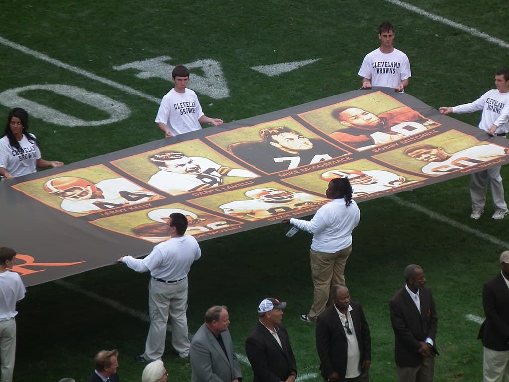 Ring of honor ceremony for Bobby Mitchell