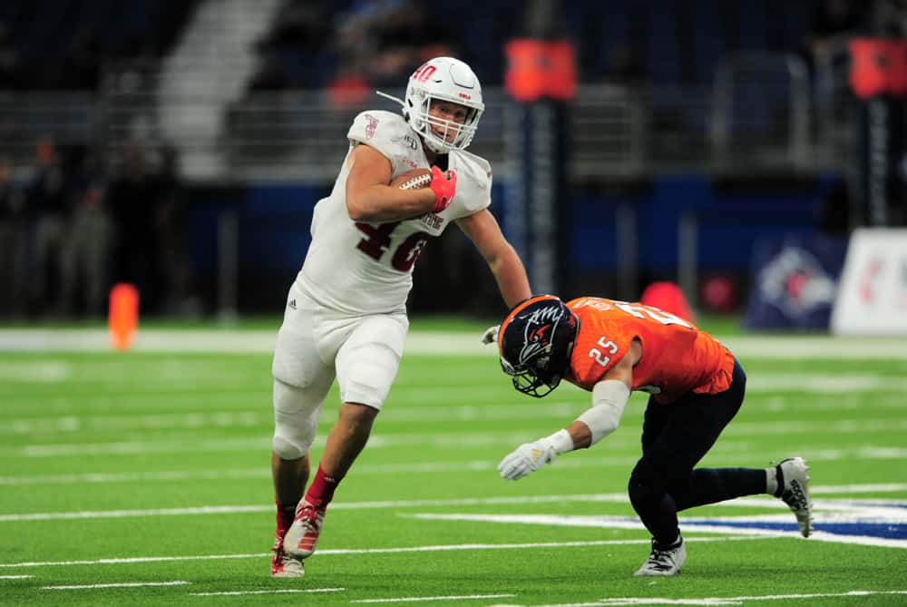 UT-San Antonio Roadrunners DB Carl Austin III (25) dives at Florida Atlantic University Owls TE Harrison Bryant (40) during conference USA game on November 23, 2019 at the Alamodome in San Antonio, Texas.