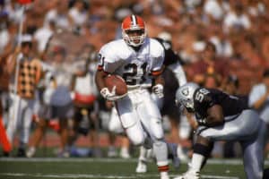 Eric Metcalf #21 of the Cleveland Browns rushes during the NFL game against the Los Angeles Raiders on September 20, 1992. The Browns defeated the Raiders 28-16.