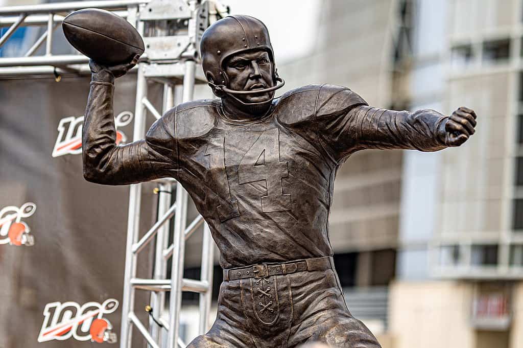 Otto Graham statue