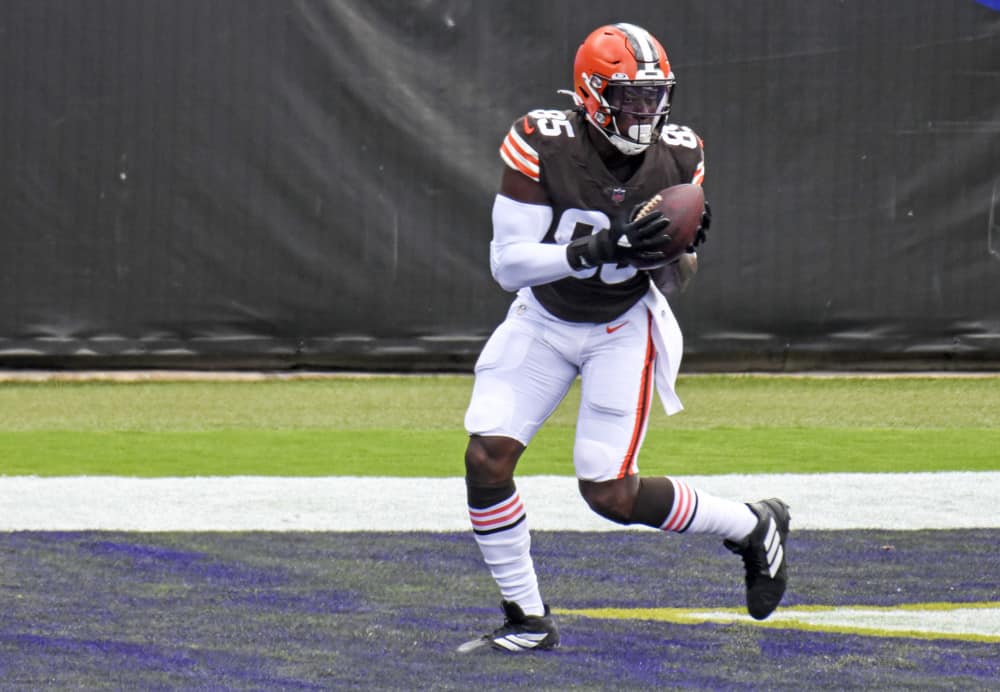 Cleveland Browns tight end David Njoku (85) catches a touchdown pass against the Baltimore Ravens on September 13, 2020, at M&T Bank Stadium in Baltimore, MD.