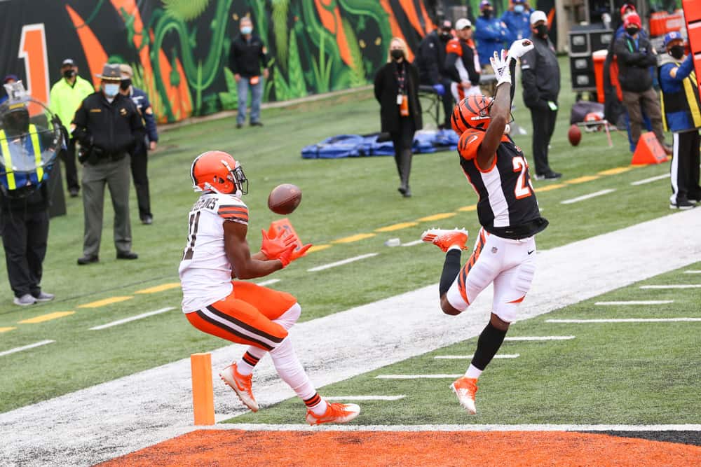 Cleveland Browns wide receiver Donovan Peoples-Jones (11) catches what would be a game winning touchdown pass with 11 seconds left in the 4th quarter during the game against the Cleveland Browns and the Cincinnati Bengals on October 25, 2020, at Paul Brown Stadium in Cincinnati, OH. 