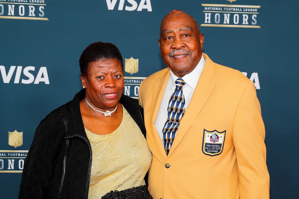 HOUSTON, TX - FEBRUARY 04: NFL Hall of Famer Leroy Kelly on the Red Carpet at the 2017 NFL Honors on February 04, 2017, at the Wortham Theater Center in Houston, Texas. 