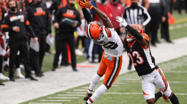 Cleveland Browns wide receiver Rashard Higgins (82) makes a catch late in the 4th quarter during the game against the Cleveland Browns and the Cincinnati Bengals on October 25, 2020, at Paul Brown Stadium in Cincinnati, OH.