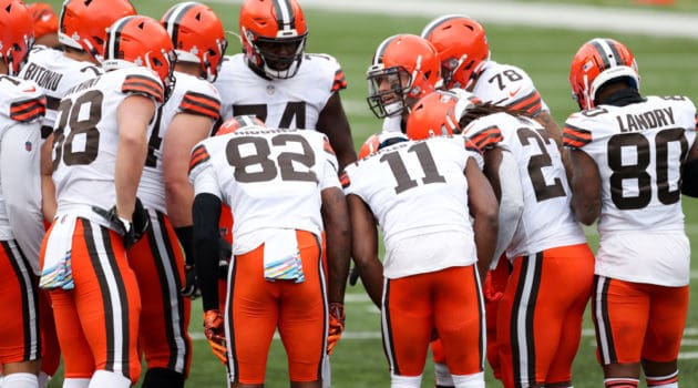 Cleveland Browns quarterback Baker Mayfield (6) huddles with his teammates during the game against the Cleveland Browns and the Cincinnati Bengals on October 25, 2020, at Paul Brown Stadium in Cincinnati, OH.