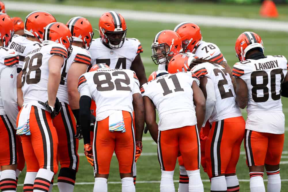 Cleveland Browns quarterback Baker Mayfield (6) huddles with his teammates during the game against the Cleveland Browns and the Cincinnati Bengals on October 25, 2020, at Paul Brown Stadium in Cincinnati, OH. 