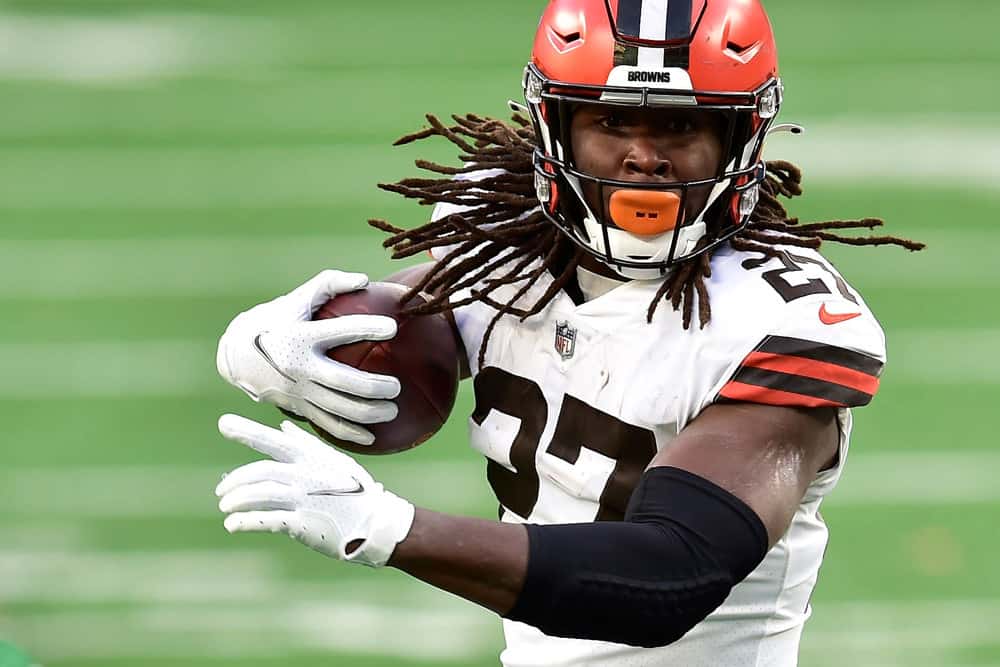 Cleveland Browns running back KAREEM HUNT (27) in action at MetLife Stadium in East Rutherford New Jersey New York defeats Cleveland 23 to 16. 