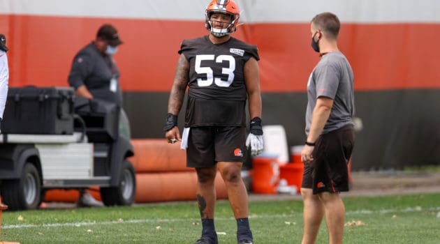Cleveland Browns center Nick Harris (53) on the field during drills during the Cleveland Browns Training Camp on August 29, 2020, at the at the Cleveland Browns Training Facility in Berea, Ohio.