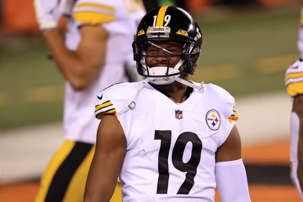 Pittsburgh Steelers wide receiver JuJu Smith-Schuster (19) warms up before the game against the Pittsburgh Steelers and the Cincinnati Bengals on December 21, 2020, at Paul Brown Stadium in Cincinnati, OH.