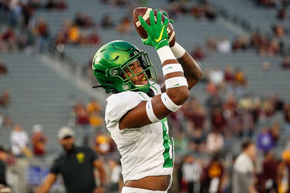 Oregon Ducks safety Jevon Holland (8) warms up before the college football game between the Oregon Ducks and the Arizona State Sun Devils on November 23, 2019 at Sun Devil Stadium in Tempe, Arizona.