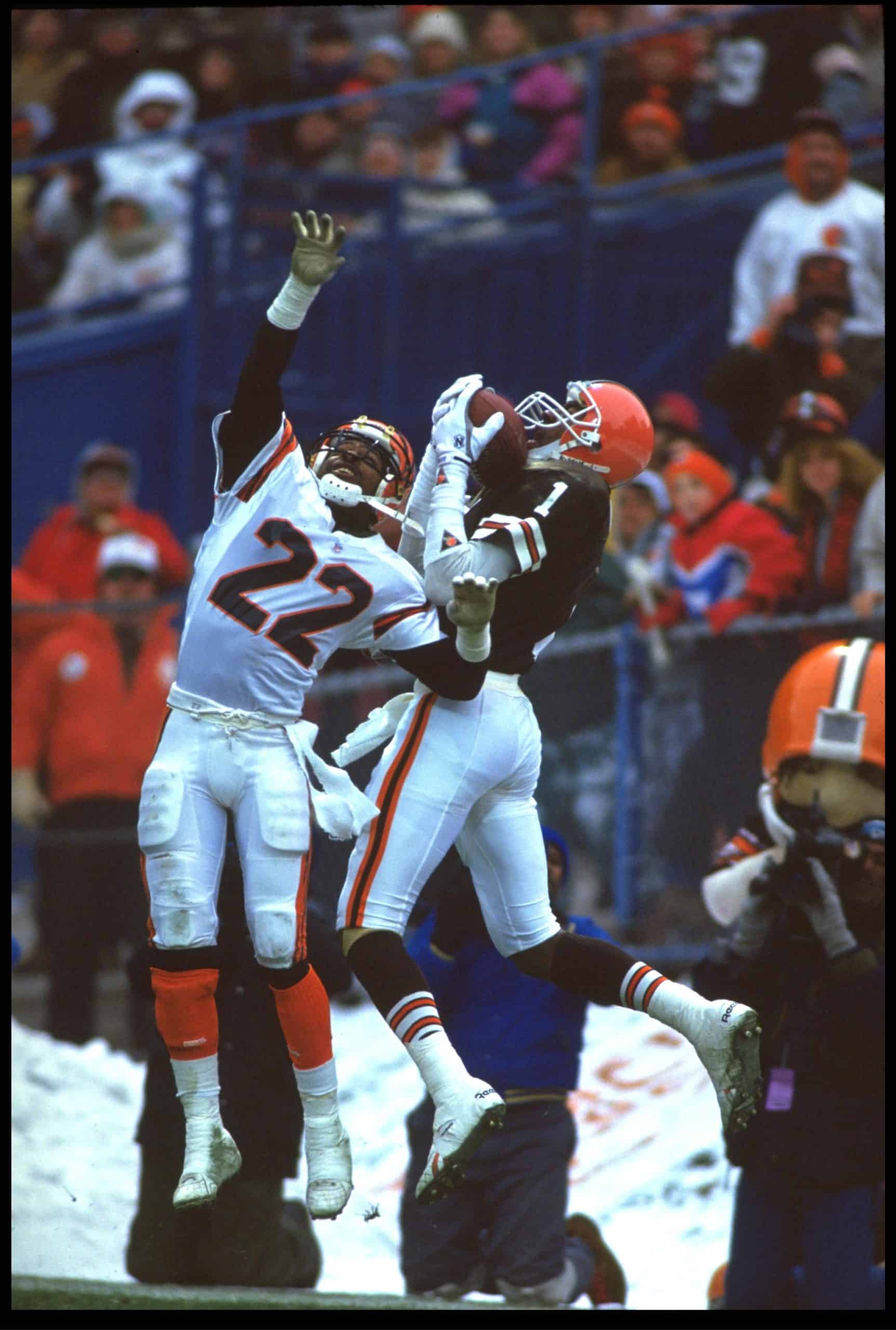 BENGALS DEFENSIVE BACK ERIC THOMAS #22 TRIES TO PREVENT CLEVELAND BROWNS WIDE RECEIVER MICHAEL JACKSON #1 FROM MAKING A CATCH DURING THE BROWNS GAME AT CLEVELAND STADIUM IN CLEVELAND, OHIO.