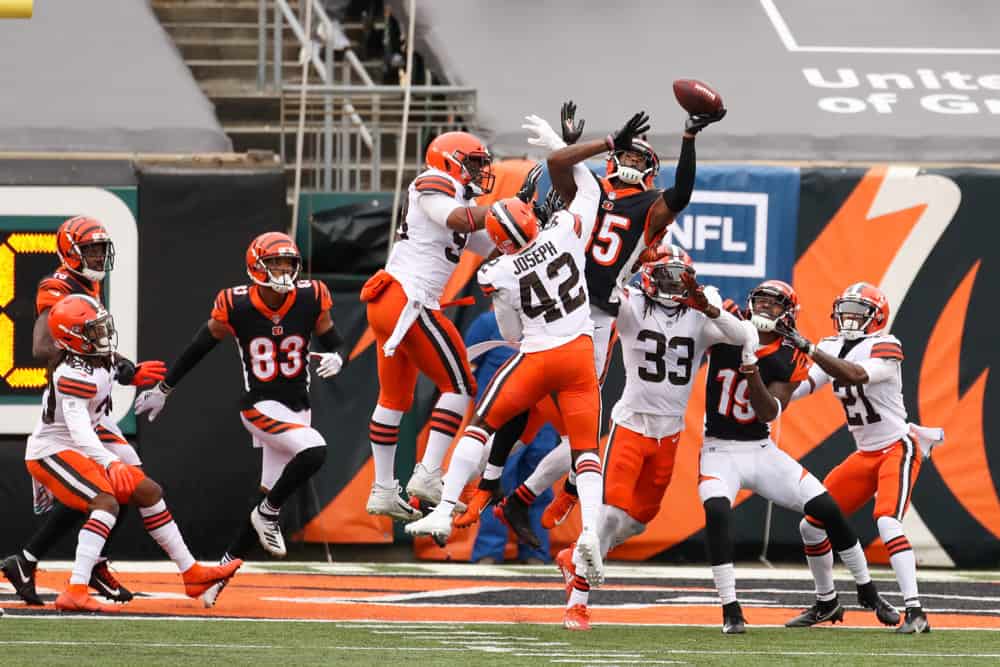 Cincinnati Bengals wide receiver Tee Higgins (85) attempts to catch a pass at the end of the game against the Cleveland Browns and the Cincinnati Bengals on October 25, 2020, at Paul Brown Stadium in Cincinnati, OH.