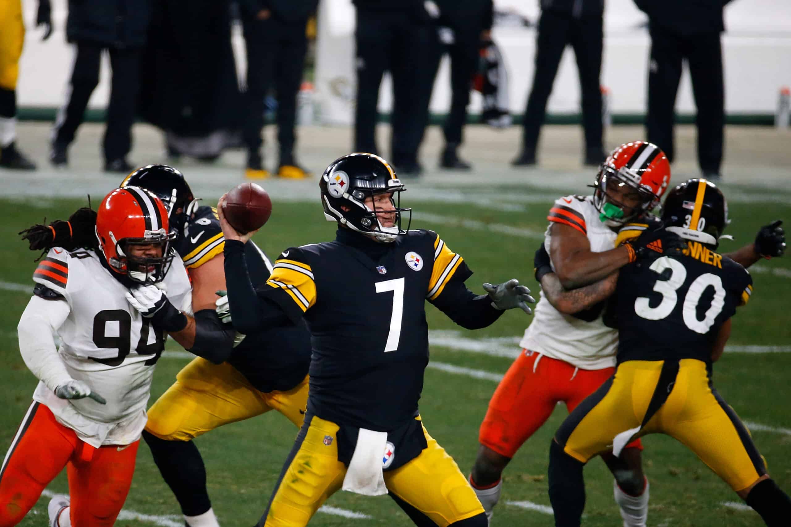 Ben Roethlisberger #7 of the Pittsburgh Steelers throws a pass during the first half of the AFC Wild Card Playoff game against the Cleveland Browns at Heinz Field on January 10, 2021 in Pittsburgh, Pennsylvania.